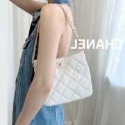 chanel hobo字母链条腋下包
